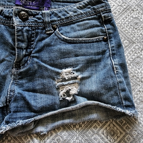 Miley Cyrus Max Azria Vintage Distressed Jean Cutoff Shorts Size 7 - Picture 3 of 10